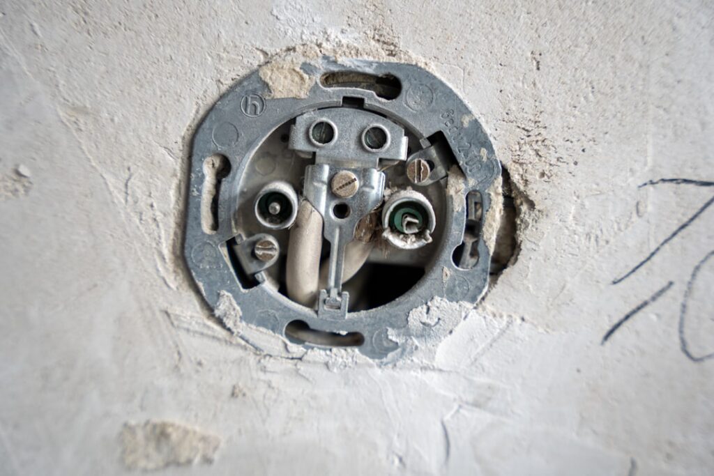 electrical outlet installation