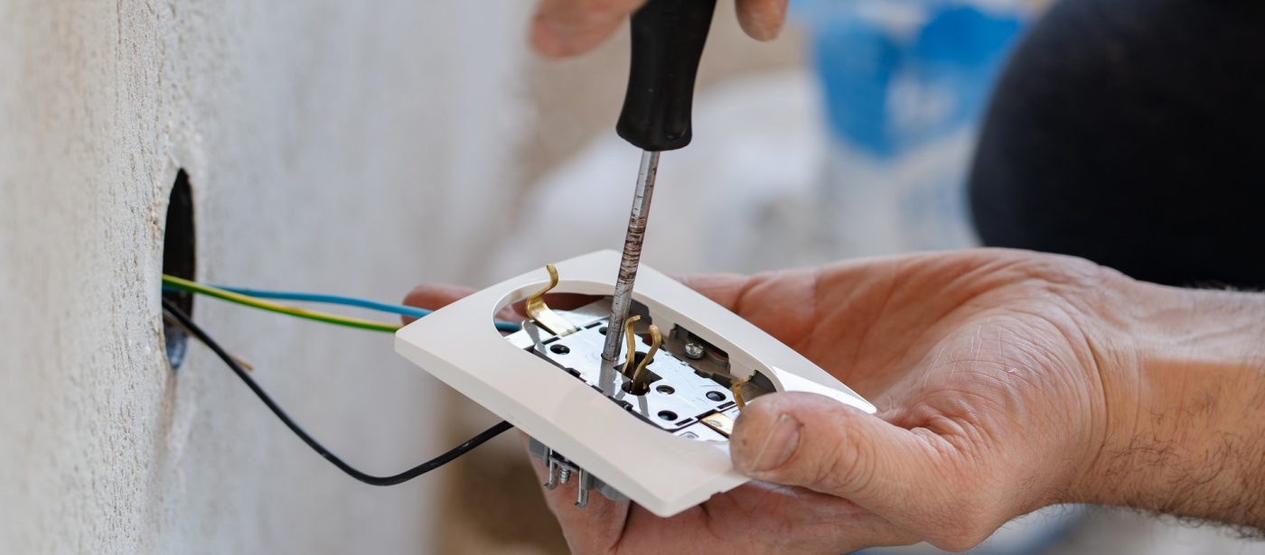 electrical outlet repair